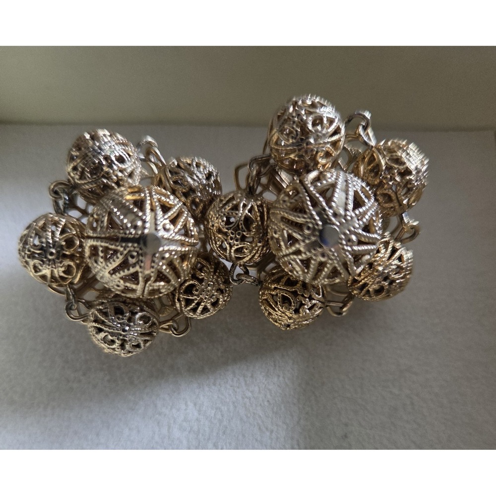 Vtg goldtone clip on earrings